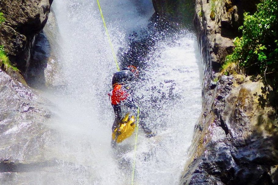 Canyoning Alpine-Passion Tessin, Foto: Jürgen Riegger Canyoning Abseilstelle Progero im Tessin